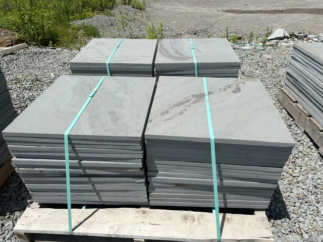 Lot #1: 2 pallets 24"x24"x1" Thermal Bluestone Pattern 2